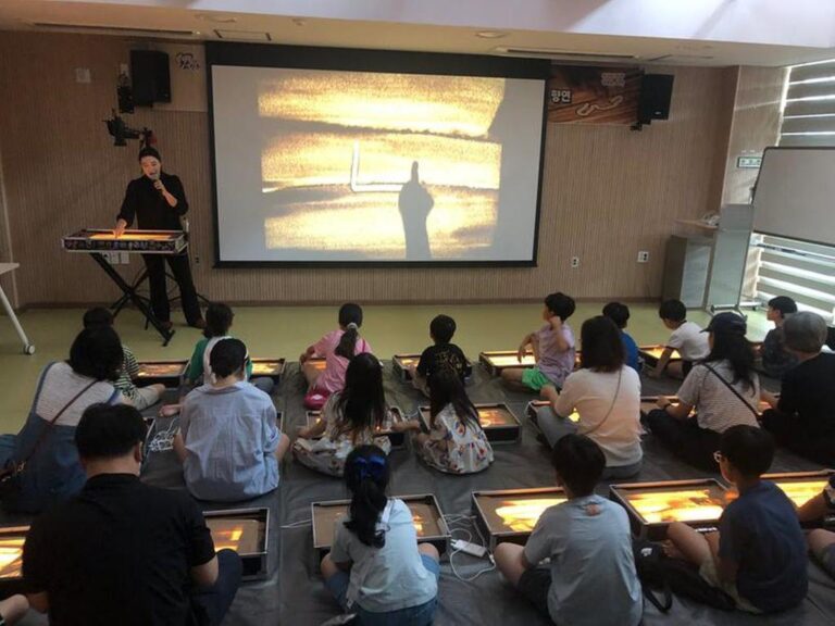 진주시립도서관‘9월독서의달’다양한행사‘눈길’-24년9월독서의달'샌드아트'공연1.jpg.middle