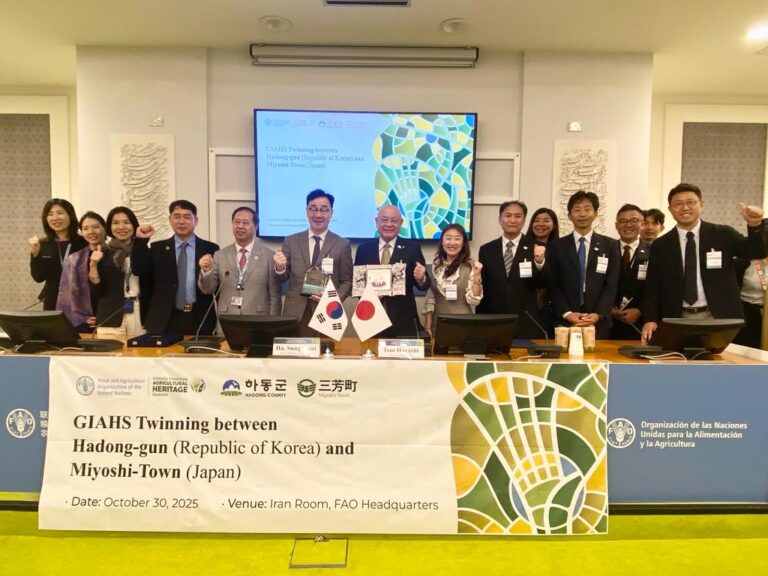 1.재첩잡이+손틀어업+세계중요농업유산+인증-1.JPG.middle