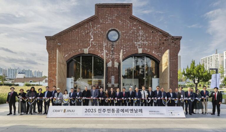 “진주에서+공예의+미래를+엿보다”+(1).jpg.middle