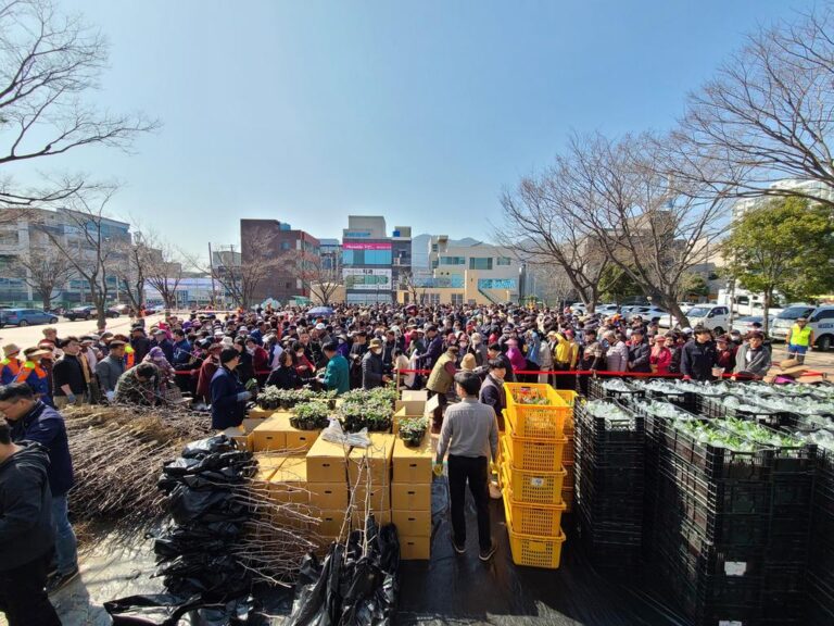 사천시,+3월+13일+제18회+나무나누어주기+행사+개최+(2).jpg.middle