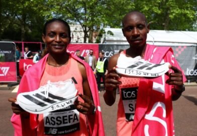 런던 마라톤 ‘서브 2’ 대기록 달성, 첨단 카본화 둘러싼 ‘기술 도핑’ 논란 재점화 [천지인뉴스]