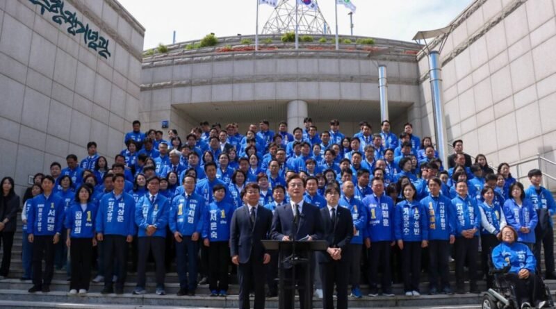 하정우, ‘손 털기’ 논란에 “무의식적 동작일 뿐”… 도 넘은 네거티브 공세에 유감 [천지인뉴스]