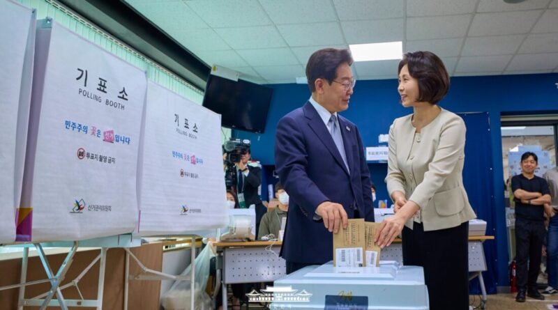 이재명 대통령 부부, 삼청동서 사전투표 참여… “발달장애인 참정권 검토” [천지인뉴스]