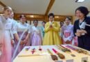 김혜경 여사, 외국인들과 전통공예 ‘노리개’ 체험…”우리 공예 세계에 더 알려지길” [천지인뉴스]