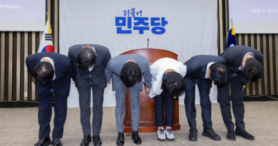 [천지인뉴스] 김민석, ’90도 인사’ 과연출 논란에 “45도 정중례 다듬을 것”