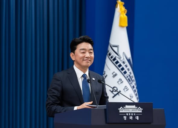 강훈식 전격 사의…野 ‘성남라인 인사 개입’ 공세, 확인된 사실은 없다 [천지인뉴스]